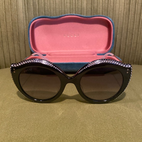 Gucci Cat Eye Sunglasses w / swarovski crystals - Picture 2 of 5